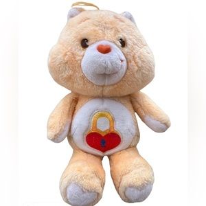 Vintage 1985 VERY RARE, talking lock heart care bear.